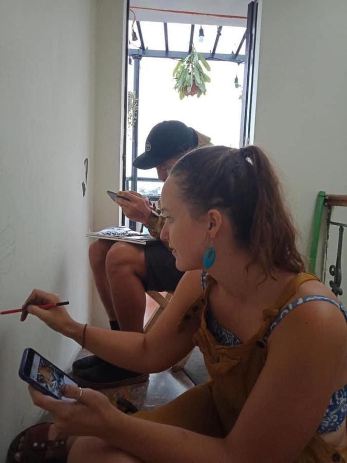 Ubuntu Homestay & Tours Hanoi Buitenkant foto