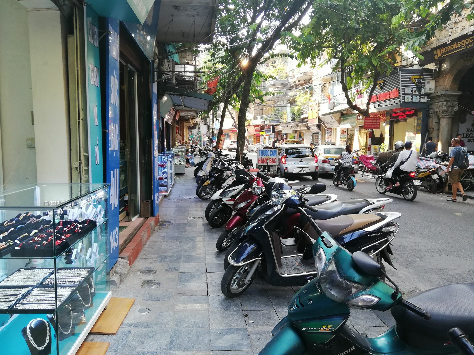 Ubuntu Homestay & Tours Hanoi Buitenkant foto